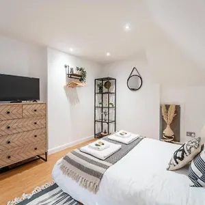 https://perfect-couple-stay-1-bed-bournemouth-cosy-beach.tophotelsbath.com